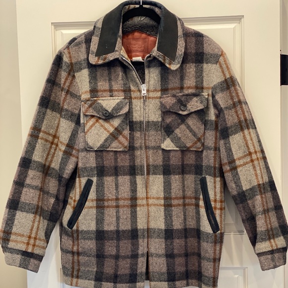 Woolrich Jackets & Blazers - Excellent vintage Woolrich coat.